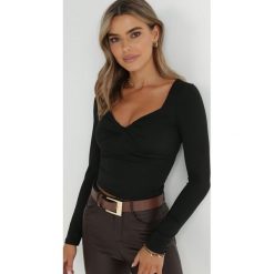 Czarna Bluzka Naesochis. Czarne bluzki damskie Born2be, m, bez wzorów, z dzianiny, bez kołnierzyka, bez ramiączek. Za 74.99 zł.