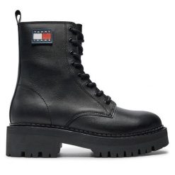 Trapery Tommy Jeans. Czarne trapery damskie Tommy Jeans, z jeansu, bez obcasa. Za 799.99 zł.