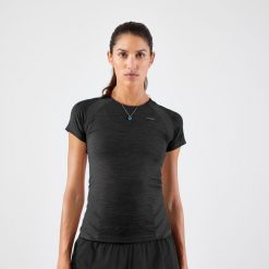 Koszulka do biegania damska Kiprun Run 500 Comfort slim. Czarne bielizna termoaktywna damska KIPRUN, l, bez wzorów, z elastanu. Za 89.99 zł.
