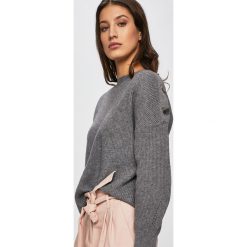 Noisy May - Sweter. Szare swetry klasyczne damskie Noisy may, l, z dzianiny, bez kołnierzyka. W wyprzedaży za 79.90 zł.