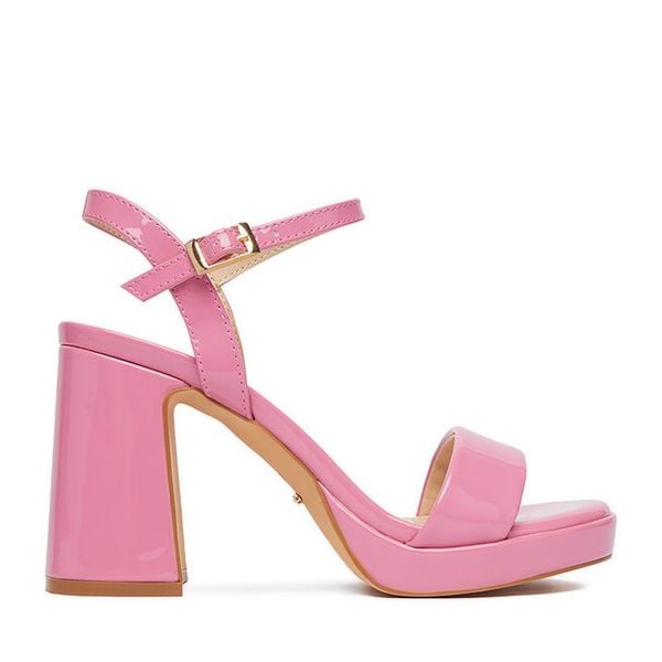 Sandały DeeZee. Czerwone sandały damskie DeeZee, bez wzorów, bez obcasa, na słupku. Za 159.99 zł.