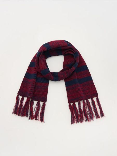 Dzianinowy szalik z frędzlami - granatowy. Niebieskie szaliki dziecięce Reserved, z dzianiny, bez ramiączek. W wyprzedaży za 9.99 zł.