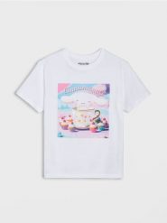 Bawełniana koszulka z nadrukiem Cinnamoroll - biały. Białe koszulki dziewczęce Sinsay, l, bez wzorów, z bawełny, bez ramiączek. Za 15.99 zł.