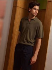 Sweter polo z lnem - jasny zielony. Zielone swetry męskie Reserved, l, bez wzorów, z bawełny, bez kołnierzyka. W wyprzedaży za 65.99 zł.