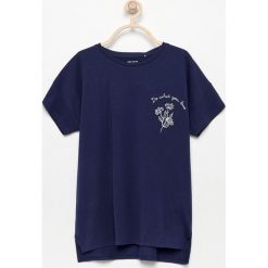 T-shirt oversize z haftem - Granatowy. Niebieskie koszulki dziewczęce Reserved, bez wzorów, bez ramiączek. W wyprzedaży za 9.99 zł.