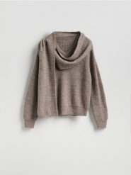 Sweter z wełną - beżowy. Brązowe swetry klasyczne damskie Reserved, l, z dzianiny, bez kołnierzyka. Za 219.99 zł.