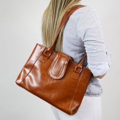 Torebka skórzana damska DAN-A T84A camel. Brązowe torebki klasyczne damskie DAN-A, bez wzorów, ze skóry, bez dodatków. Za 299.99 zł.