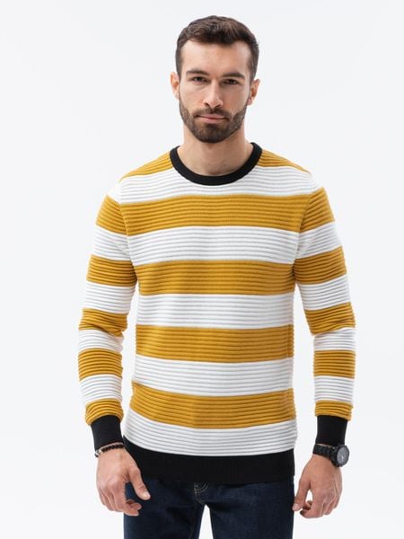 Sweter męski w paski - musztardowy V2 - Rozmiar: XXL. Swetry męskie Ombre Clothing, m, bez wzorów, z bawełny, bez kołnierzyka. W wyprzedaży za 39.99 zł.