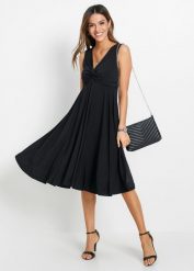Sukienka shirtowa. Czarne sukienki damskie bonprix, bez wzorów, eleganckie, bez kołnierzyka, bez ramiączek, rozkloszowane. Za 147.99 zł.
