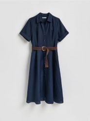 Sukienka midi z lnem - granatowy. Niebieskie sukienki damskie Reserved, l, bez wzorów, z wiskozy, bez kołnierzyka, bez ramiączek, midi, rozkloszowane. Za 199.99 zł.