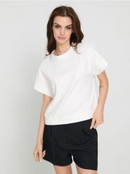 Gładka koszulka z krótkim rękawem - kremowy. Białe t-shirty damskie Sinsay, l, bez wzorów, bez kołnierzyka. W wyprzedaży za 22.99 zł.
