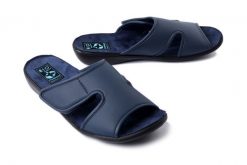 ADANEX 29493 DIK43YN GRS/CZ granatowy, klapki damskie. Niebieskie klapki damskie Adanex, bez wzorów, bez obcasa, na płaskiej podeszwie. Za 71.99 zł.