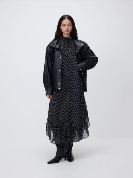 Sukienka w groszki - czarny. Czarne sukienki damskie Reserved, l, bez wzorów, z tkaniny, bez kołnierzyka, bez ramiączek. Za 179.99 zł.