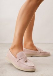 Różowe Mokasyny z Imitacji Zamszu z Ozdobnym Przeszyciem i Zawieszką Veleyra. Czerwone mokasyny damskie Born2be, z jeansu. Za 99.99 zł.