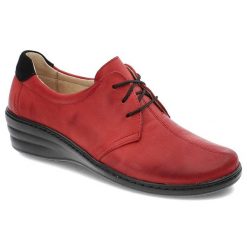 Czerwone Półbuty Wasak Damskie Skórzane Obuwie. Czerwone półbuty damskie Wasak, z aplikacjami, ze skóry, eleganckie, bez obcasa, na platformie. Za 149.00 zł.