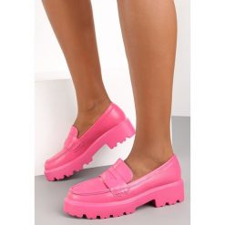 Fuksjowe Mokasyny Dansitu. Czerwone mokasyny damskie Renee, z zamszu. Za 109.99 zł.