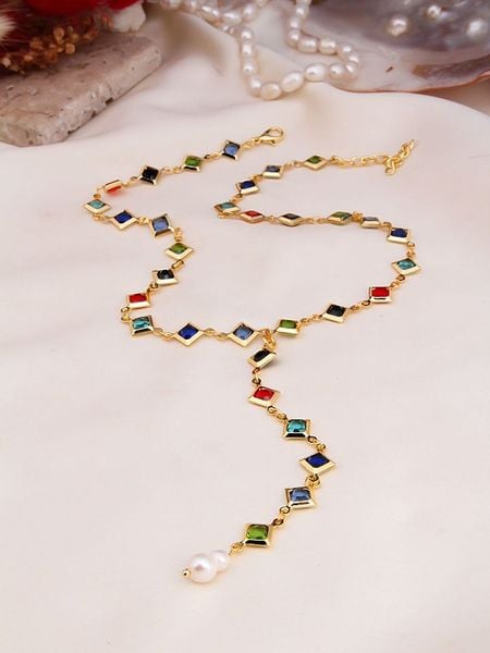 Pierres de Jade Pozłacany naszyjnik z elementami ozdobnymi - dł. 50 cm rozmiar: onesize. Białe naszyjniki damskie Pierres de Jade, pozłacane. Za 43.99 zł.