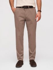 Jednolite spodnie męskie chino REGULAR FIT – brązowe V1 - Rozmiar: XL. Brązowe spodnie materiałowe męskie Ombre Clothing, z aplikacjami, z bawełny, biznesowe. Za 339.99 zł.