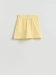 Bawełniane szorty - jasnożółty. Żółte szorty damskie Reserved, bez wzorów, z bawełny. Za 69.99 zł.