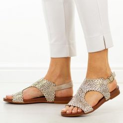 Złote płaskie sandały damskie M.Daszyński 1958-11. Żółte sandały damskie M.Daszyński, w ażurowe wzory, ze skóry, bez obcasa, na płaskiej podeszwie. Za 159.00 zł.