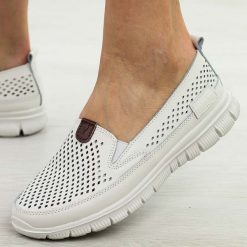 Białe ażurowe skórzane półbuty damskie Vinceza 95336. Białe półbuty damskie VINCEZA, w ażurowe wzory, z jeansu, eleganckie, bez obcasa, na płaskiej podeszwie. Za 169.00 zł.