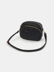 Pikowana torebka na ramię z regulowanym paskiem - czarny. Czarne torebki klasyczne damskie Sinsay, bez wzorów, pikowane, bez dodatków. Za 39.99 zł.