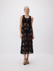 Ażurowa sukienka midi - czarny. Czarne sukienki damskie Reserved, l, w ażurowe wzory, z bawełny, bez kołnierzyka, bez ramiączek, midi, rozkloszowane. Za 239.99 zł.