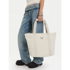 Torebka Guess Jeans. Białe torebki klasyczne damskie Guess Jeans, z aplikacjami, z jeansu, bez dodatków. Za 143.99 zł.