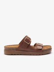 Brązowe klapki z dwoma paskami. Brązowe klapki damskie Ryłko, bez wzorów, ze skóry, bez obcasa, na płaskiej podeszwie. Za 379.99 zł.