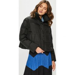 Calvin Klein - Kurtka puchowa. Czarne kurtki damskie CALVIN KLEIN, m, bez wzorów, z materiału, bez kaptura. W wyprzedaży za 999.90 zł.