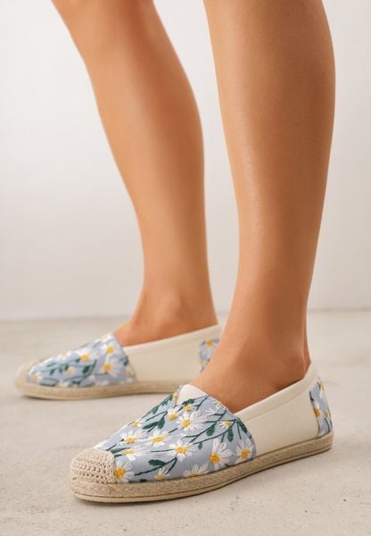 Niebieskie Espadryle Ozdobione Kwiatowym Haftem i Plecionką Kiranth. Niebieskie espadryle damskie Renee, bez wzorów, z jeansu, bez obcasa. Za 59.99 zł.