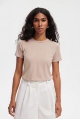 T-SHIRT NINA TAUPE M - Flawless. T-shirty damskie Flawless, m, bez wzorów, z materiału, bez kołnierzyka. Za 229.00 zł.
