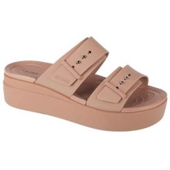 Klapki Crocs Brooklyn Low Wedge Sandal 207431-2Q9 beżowy. Brązowe klapki damskie bez wzorów, bez obcasa, na koturnie. Za 366.64 zł.