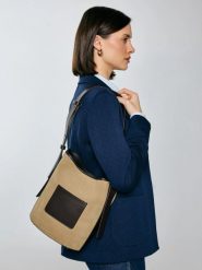 Torebka damska ze skóry naturalnej zamszowej beżowa Singari 801. Brązowe torebki klasyczne damskie Big Star, bez wzorów, ze skóry, zamszowe, bez dodatków. Za 399.99 zł.