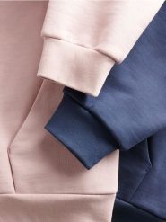 Bluza z kapturem - brudny róż. Czerwone bluzy z kapturem męskie Reserved, l, z bawełny. W wyprzedaży za 79.99 zł.