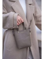 Maison héritage PARIS Skórzana torebka "Skadi" w kolorze szarobrązowym - 14 x 20 x 4,5 cm rozmiar: onesize. Brązowe torebki klasyczne damskie maison héritage PARIS, bez wzorów, z materiału, bez dodatków. Za 205.93 zł.