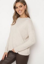 Jasnobeżowy Sweter z Ozdobnymi Guzikami i Cyrkoniami Rerilina. Brązowe swetry klasyczne damskie Born2be, uniwersalny, z jeansu, bez kołnierzyka. Za 74.99 zł.
