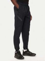 Under Armour Spodnie outdoor UA Unstoppable 1388823 Czarny Loose Fit. Czarne spodnie sportowe męskie Under Armour, z syntetyku. Za 279.99 zł.