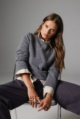 WEŁNIANY SWETER LAURA SZARY L - Flawless. Szare swetry klasyczne damskie Flawless, l, z dzianiny, bez kołnierzyka. Za 679.00 zł.