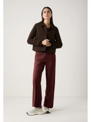 More & More Sweter w kolorze ciemnobrązowym rozmiar: 34. Brązowe swetry klasyczne damskie MORE & MORE, ze splotem, bez kołnierzyka. Za 173.99 zł.