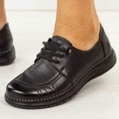 Czarne skórzane półbuty damskie Vinceza 107240. Czarne półbuty damskie VINCEZA, bez wzorów, z dzianiny, casualowe, z okrągłym noskiem, bez obcasa, na płaskiej podeszwie. Za 239.00 zł.