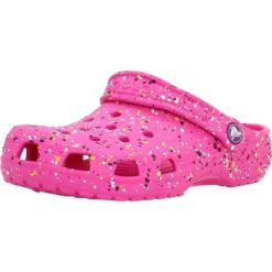 Sandały CROCS CLASSIC PAINT SPLATT Rose. Czerwone sandały damskie Crocs, bez wzorów, z syntetyku, bez obcasa. Za 206.99 zł.