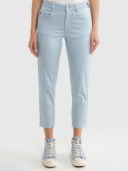 Spodnie damskie z krótką nogawką błękitne Lucia 401. Niebieskie spodnie materiałowe damskie Big Star, bez wzorów, z denimu, retro. W wyprzedaży za 139.99 zł.