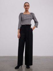 BGN Bluzka w kolorze szaro-czarnym rozmiar: 38. Czarne bluzki damskie BGN, z aplikacjami, bez kołnierzyka, bez ramiączek. Za 108.99 zł.