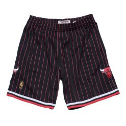 Szorty NBA Swingma n Chicago Bulls. Czarne szorty męskie Mitchell & Ness, z dzianiny, bez kołnierzyka. Za 317.10 zł.