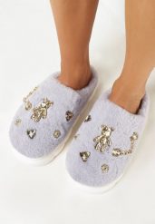 Szare Futerkowe Kapcie z Naszywkami i Łańcuszkami na Podeszwie Chmurka Winalita. Szare kapcie damskie Born2be. Za 39.99 zł.
