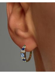 Les Petites Précieuses Pozłacane kolczyki-kreole z cyrkoniami rozmiar: onesize. Niebieskie kolczyki damskie Les Petites Précieuses, z cyrkonią, pozłacane. Za 100.99 zł.