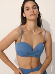 Góra od bikini - niebieski. Niebieskie bikini damskie Reserved, bez wzorów. W wyprzedaży za 49.99 zł.