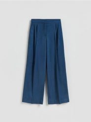 Spodnie wide leg z lyocellem - jasnoniebieski. Niebieskie spodnie materiałowe damskie Reserved, bez wzorów, z lyocellu. Za 159.99 zł.