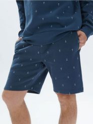 Szorty slim - niebieski. Niebieskie szorty męskie Sinsay, z bawełny, bez kołnierzyka. Za 29.99 zł.